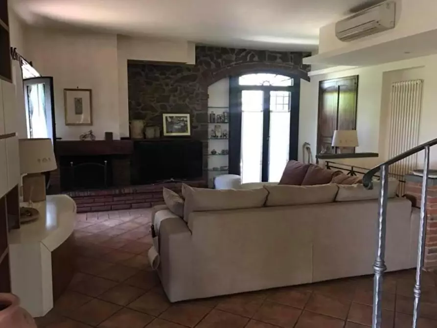 Immagine 28 di Casa colonica in vendita  a Vinci