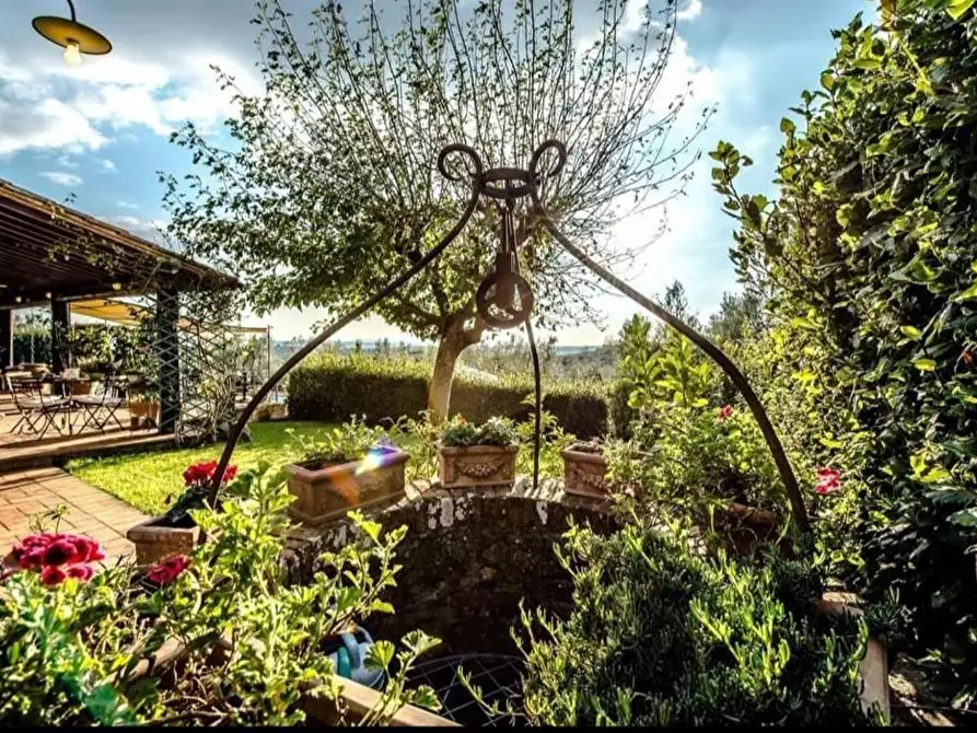 Immagine 18 di Casa colonica in vendita  a Vinci