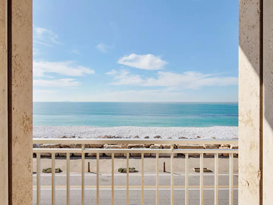 Immagine 4 di Appartamento in vendita  a Pisa