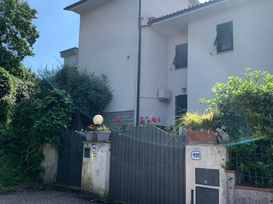 Immagine 2 di Villetta a schiera in vendita  a Lastra A Signa