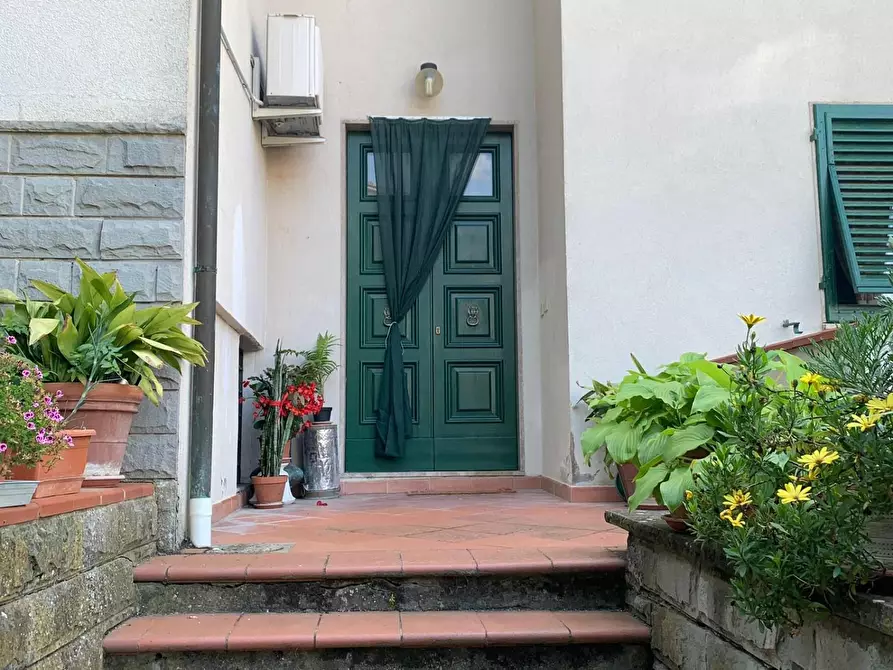 Immagine 3 di Villetta a schiera in vendita  a Lastra A Signa