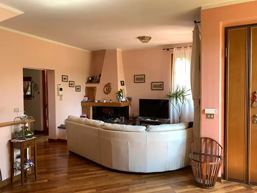 Immagine 12 di Villetta a schiera in vendita  a Lastra A Signa