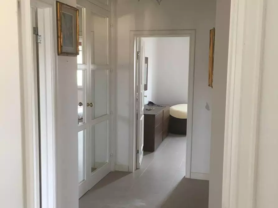 Immagine 4 di Villa in vendita  a Cascina