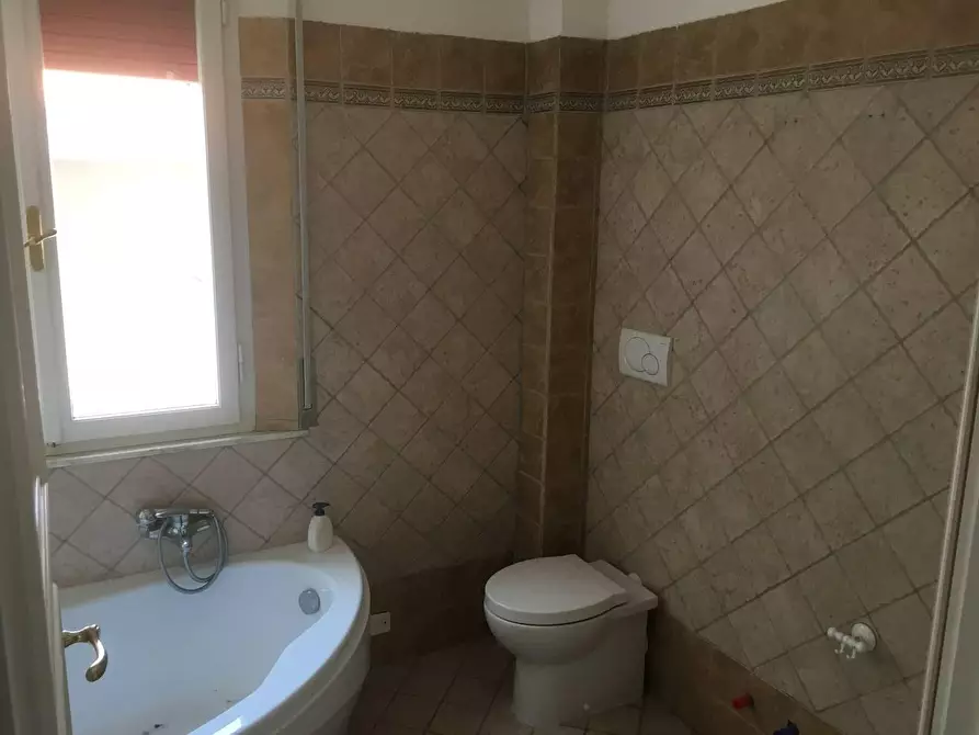 Immagine 14 di Villa in vendita  a Cascina