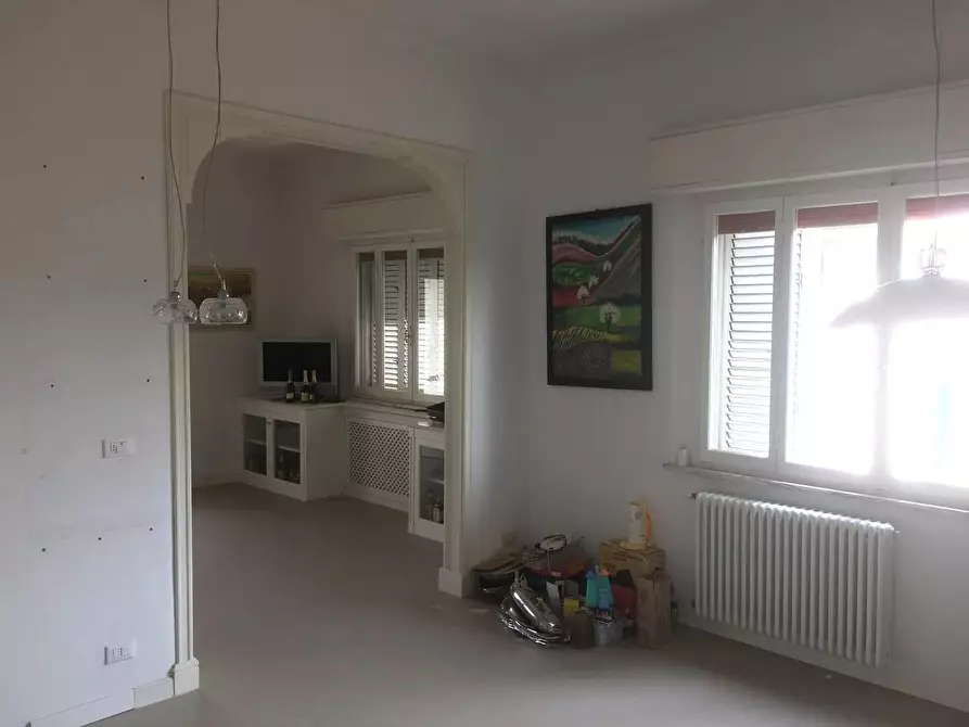 Immagine 2 di Villa in vendita  a Cascina