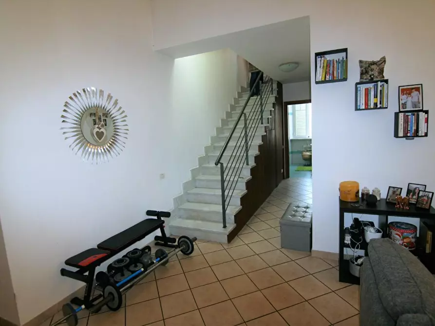 Immagine 3 di Appartamento in vendita  a Carrara