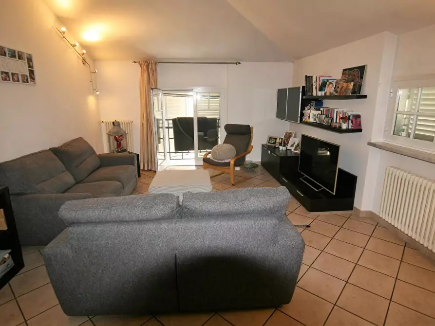 Immagine 4 di Appartamento in vendita  a Carrara