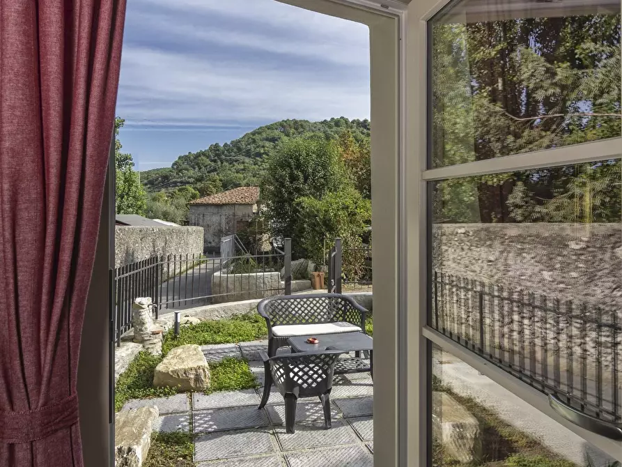 Immagine 35 di Attività commerciale in vendita  a Lucca