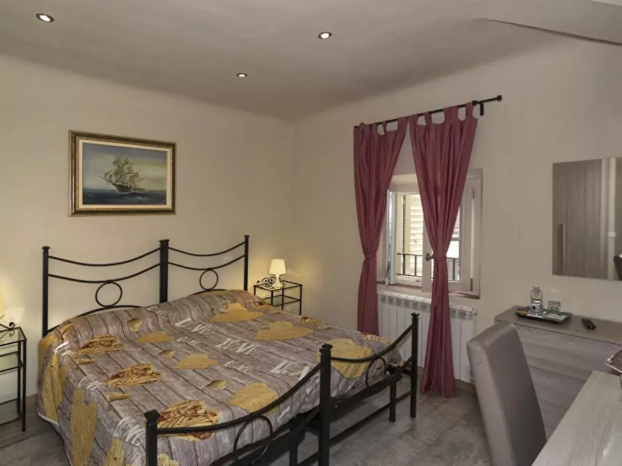 Immagine 27 di Attività commerciale in vendita  a Lucca