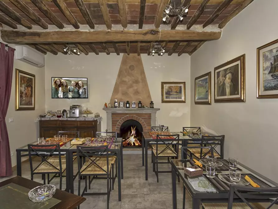 Immagine 39 di Attività commerciale in vendita  a Lucca