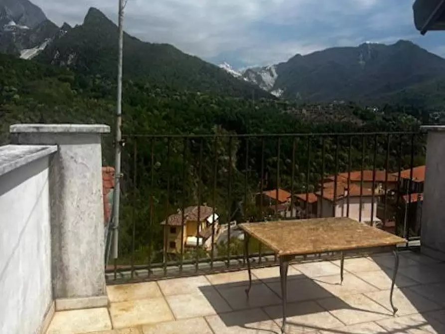 Immagine 1 di Porzione di casa in vendita  a Carrara