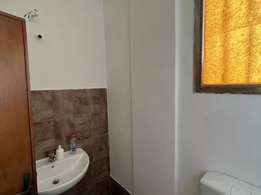 Immagine 9 di Locale commerciale in affitto  a Montelupo Fiorentino