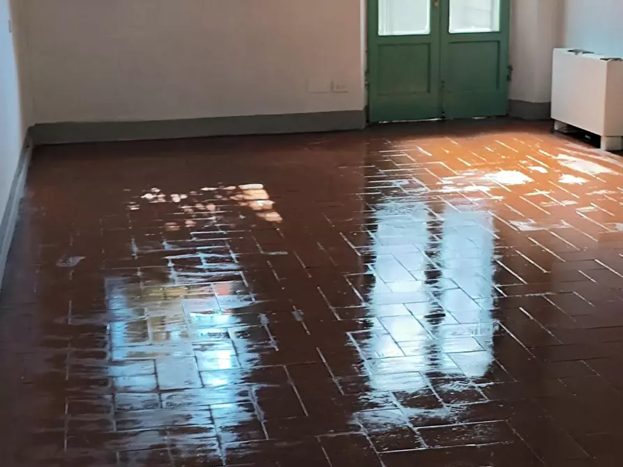 Immagine 5 di Locale commerciale in affitto  a Capannori