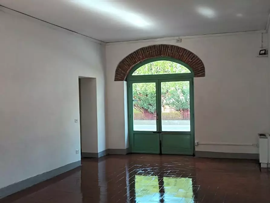 Immagine 2 di Locale commerciale in affitto  a Capannori