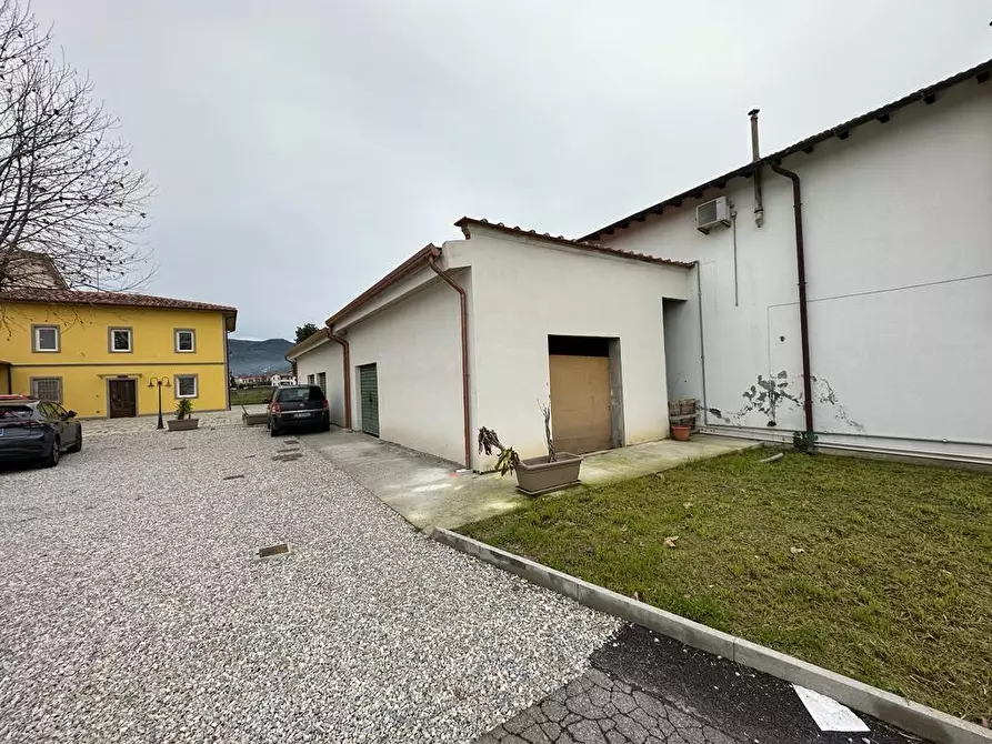 Immagine 1 di Locale commerciale in affitto  a San Giuliano Terme