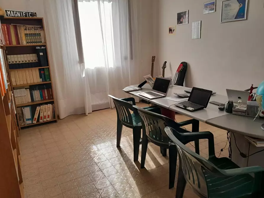 Immagine 5 di Appartamento in vendita  a Livorno