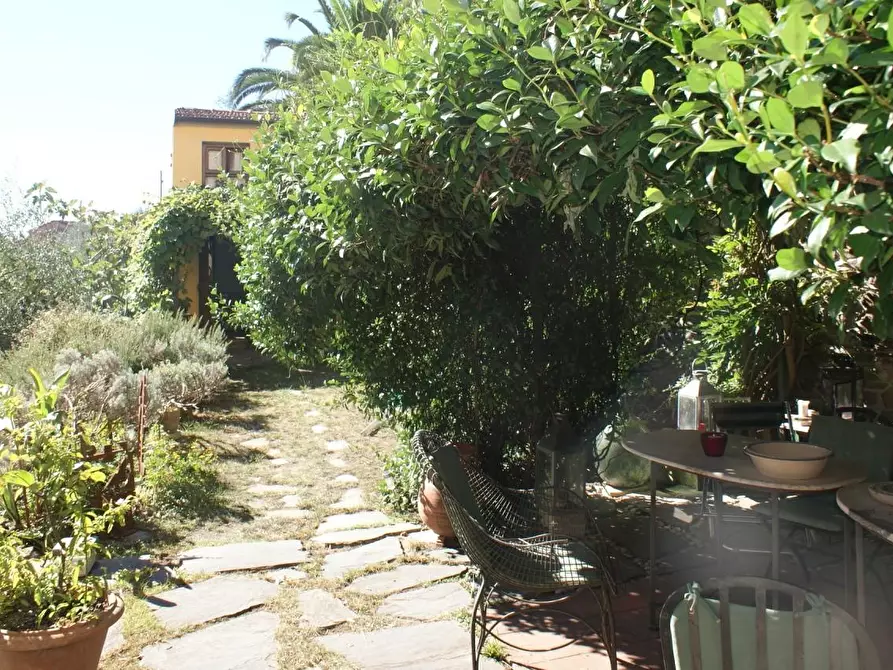 Immagine 18 di Villa in vendita  a Ortonovo