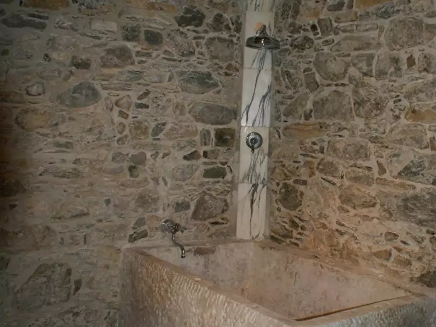 Immagine 36 di Villa in vendita  a Ortonovo