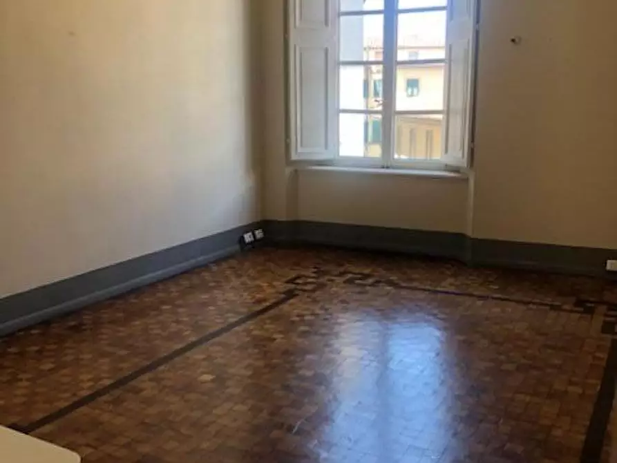Immagine 5 di Ufficio in affitto  a Lucca