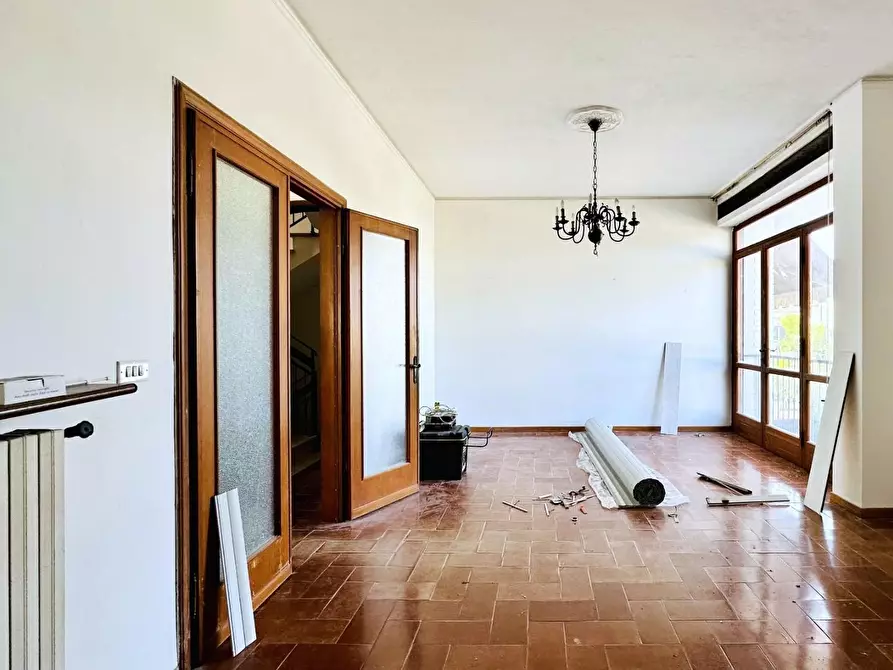 Immagine 1 di Casa bifamiliare in vendita  a Camaiore