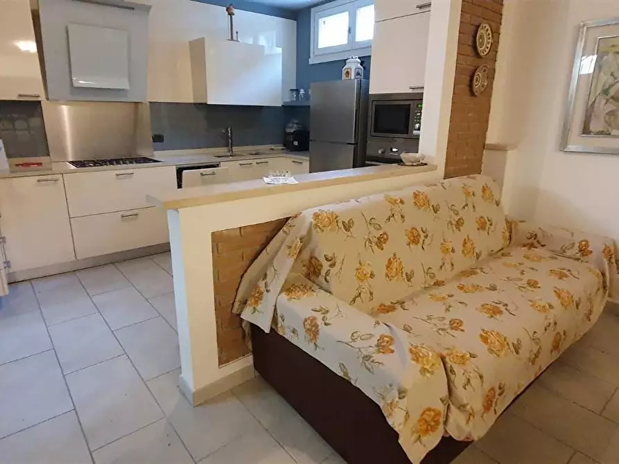Immagine 11 di Casa semindipendente in vendita  a Montignoso
