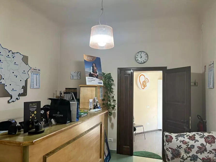 Immagine 4 di Locale commerciale in vendita  a Siena