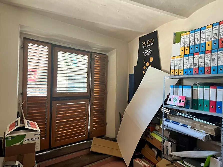 Immagine 13 di Locale commerciale in vendita  a Siena