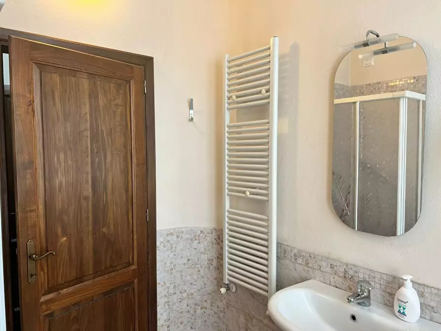 Immagine 5 di Locale commerciale in vendita  a Siena