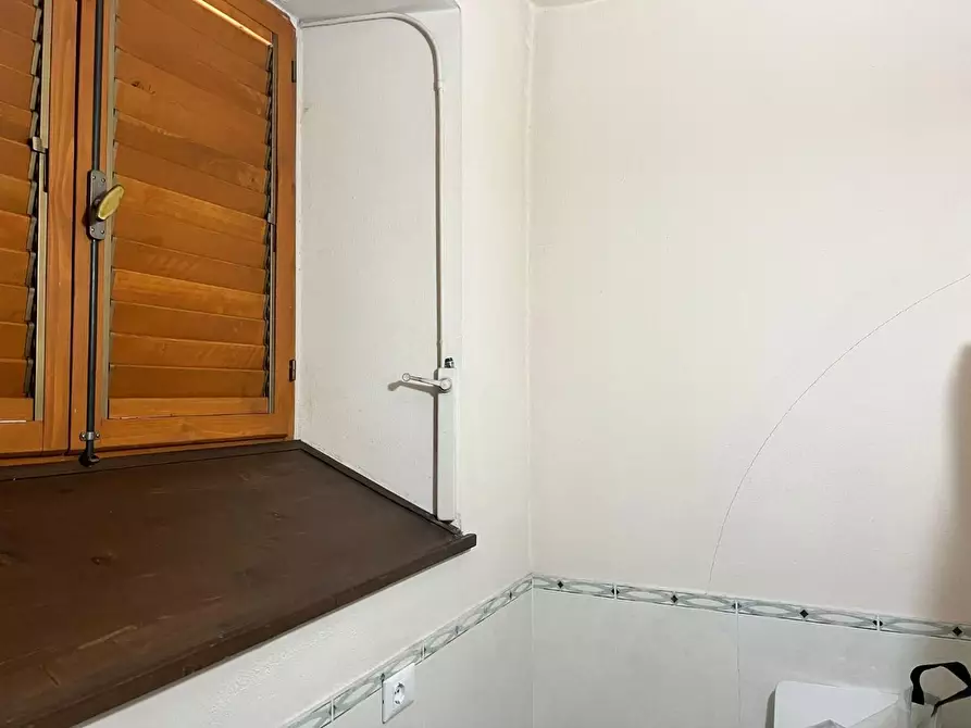 Immagine 15 di Locale commerciale in vendita  a Siena