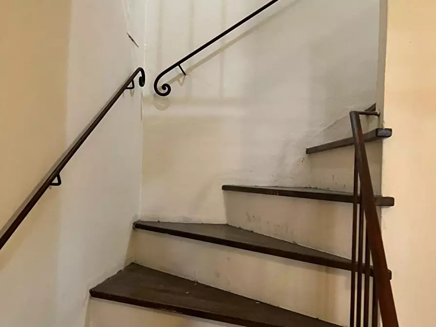 Immagine 11 di Locale commerciale in vendita  a Siena