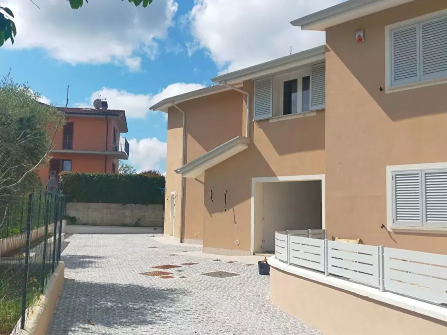 Immagine 3 di Casa bifamiliare in vendita  a Santa Maria A Monte