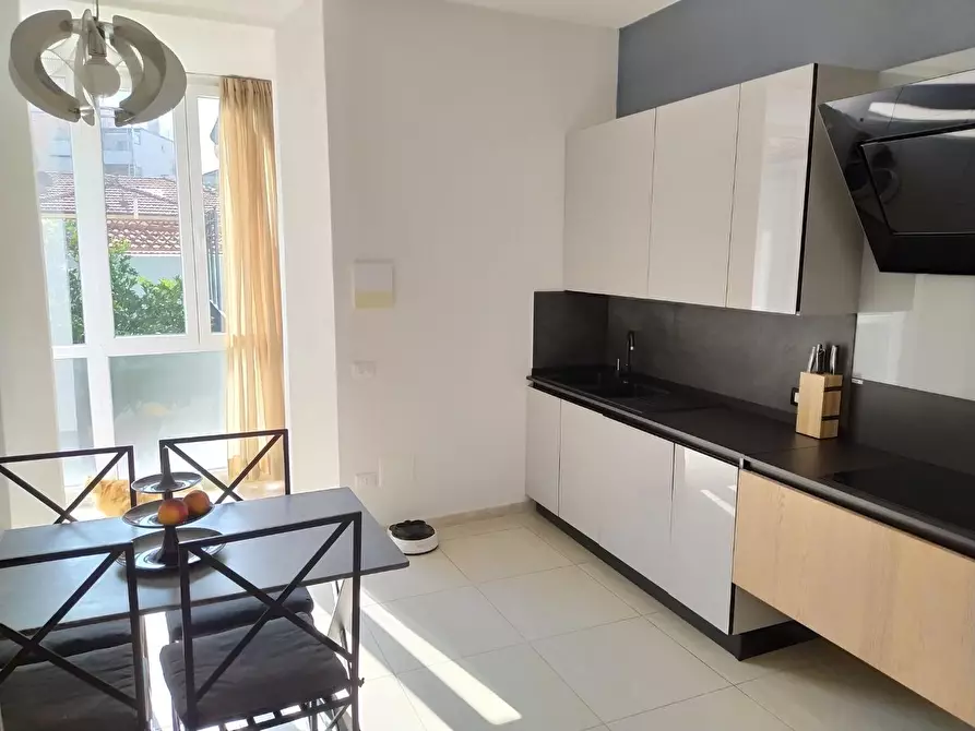 Immagine 11 di Appartamento in vendita  a Viareggio