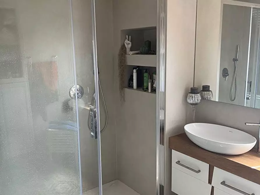 Immagine 6 di Appartamento in vendita  a Viareggio