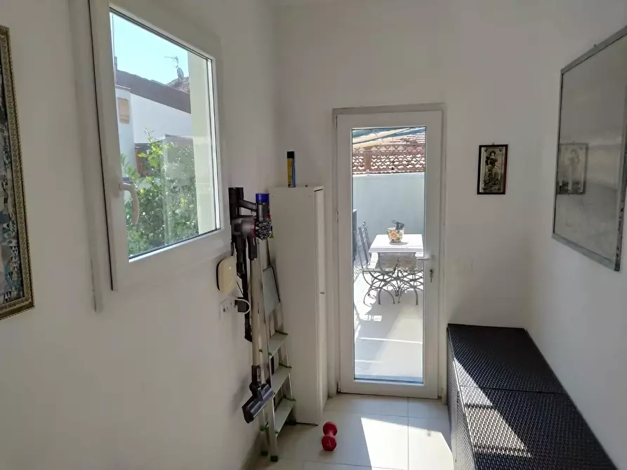 Immagine 3 di Appartamento in vendita  a Viareggio