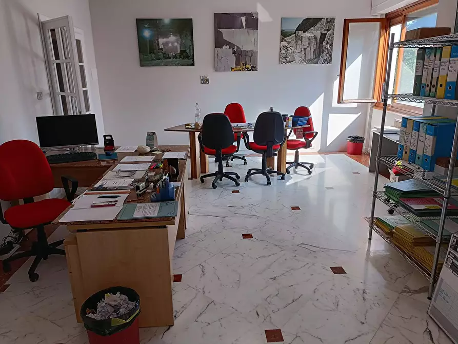 Immagine 5 di Appartamento in vendita  a Carrara