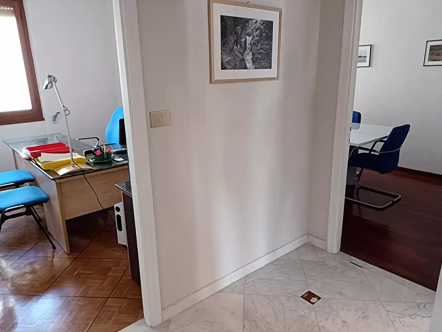 Immagine 9 di Appartamento in vendita  a Carrara