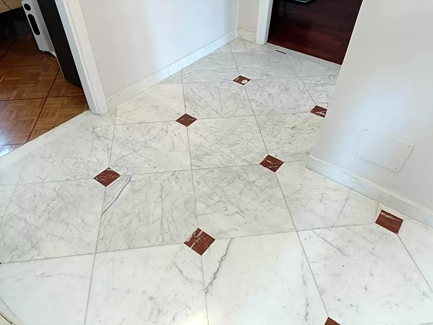 Immagine 21 di Appartamento in vendita  a Carrara