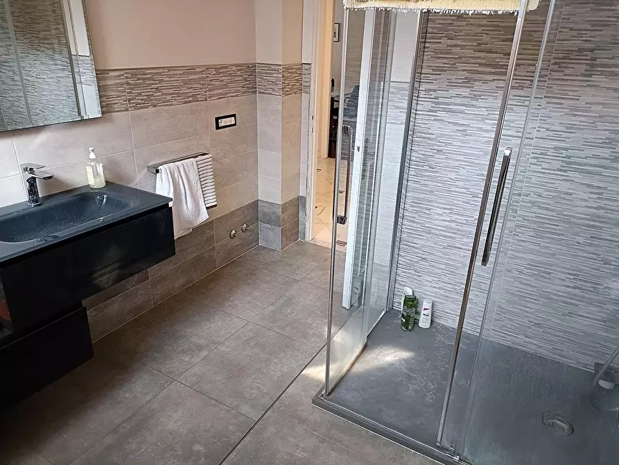 Immagine 20 di Appartamento in vendita  a Carrara