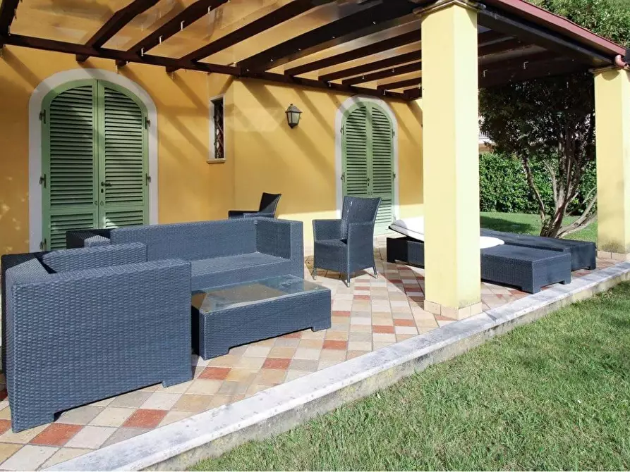 Immagine 6 di Villa in vendita  a Forte Dei Marmi