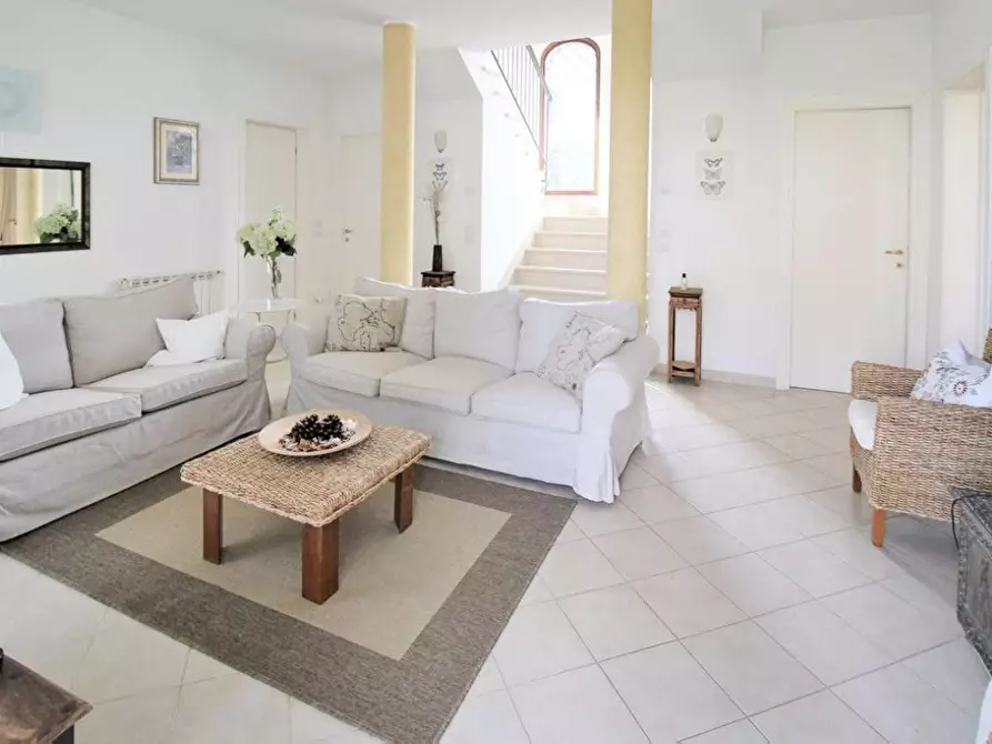 Immagine 7 di Villa in vendita  a Forte Dei Marmi