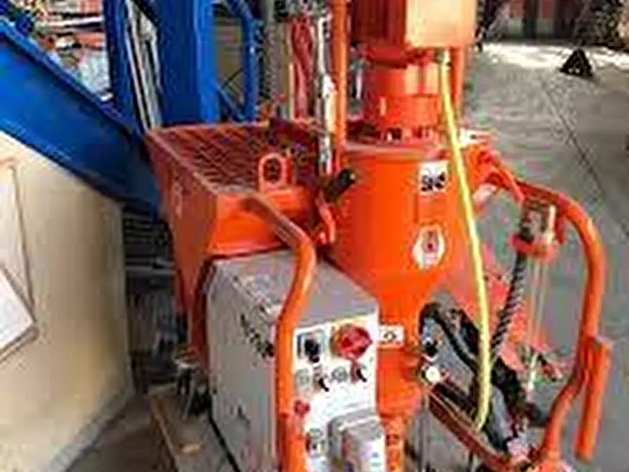 Immagine 12 di Attività commerciale in vendita  a Torino