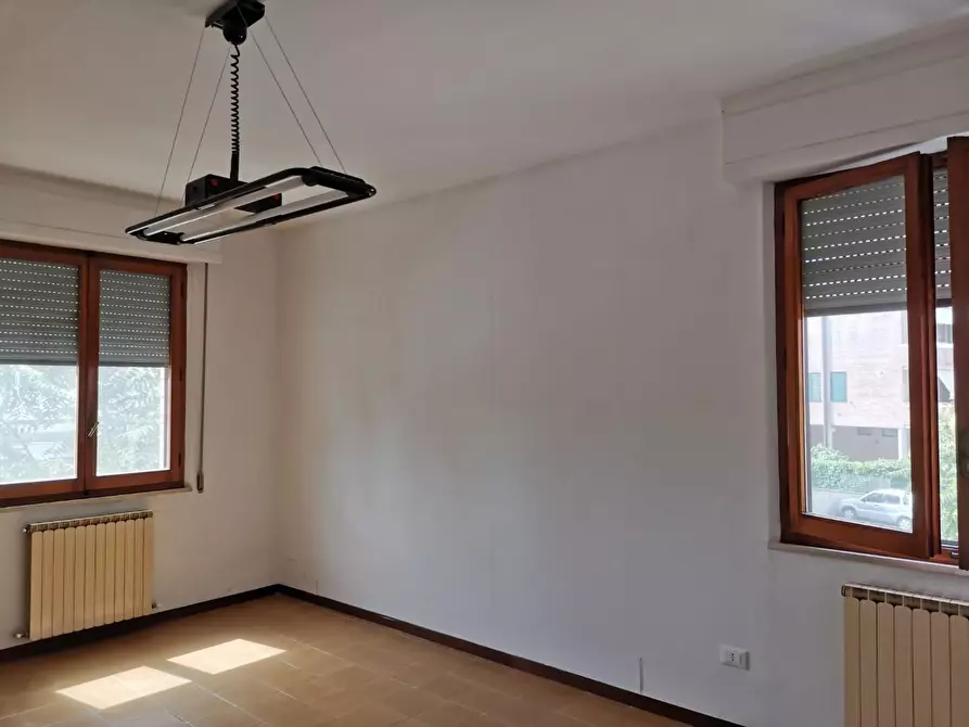 Immagine 5 di Ufficio in affitto  a Colle Di Val D'elsa