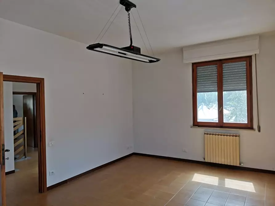 Immagine 4 di Ufficio in affitto  a Colle Di Val D'elsa