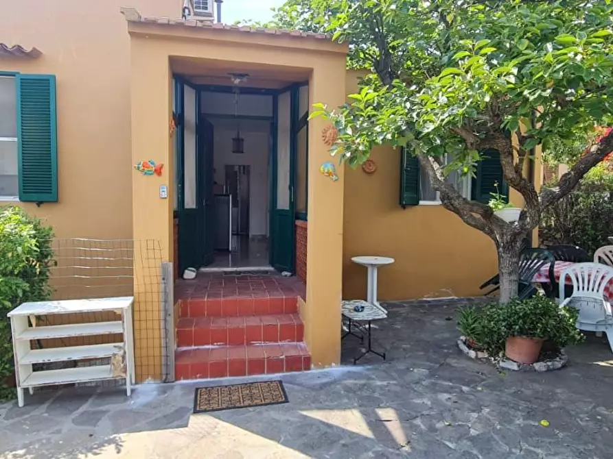 Immagine 2 di Casa indipendente in vendita  a Portoferraio