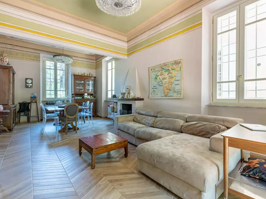 Immagine 4 di Villa in vendita  a Lucca