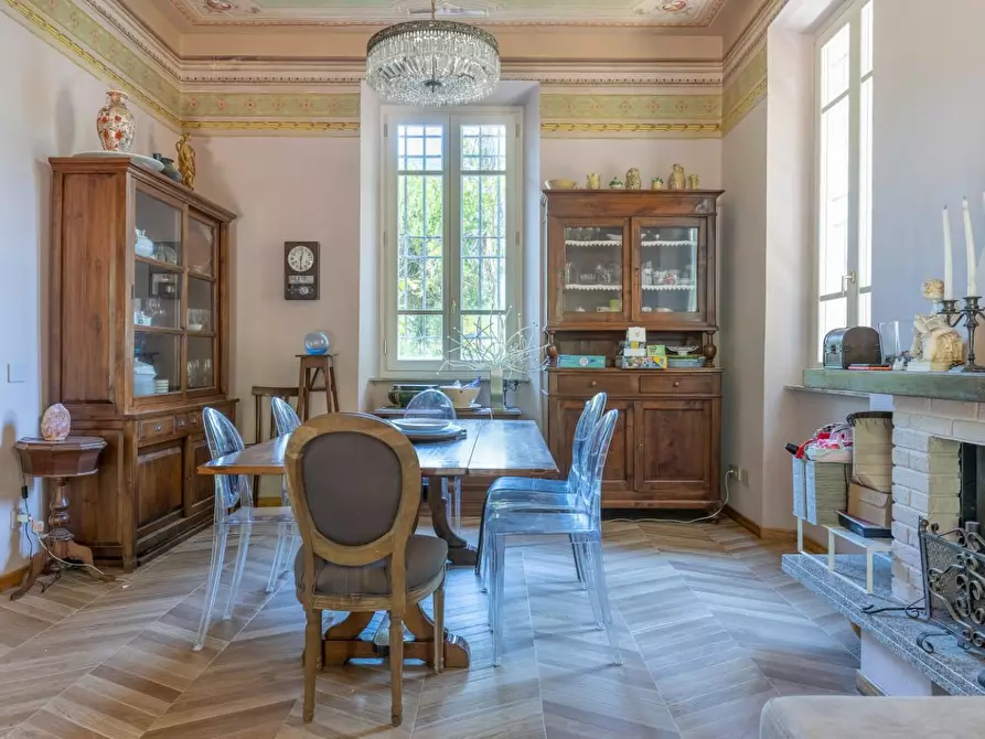 Immagine 5 di Villa in vendita  a Lucca