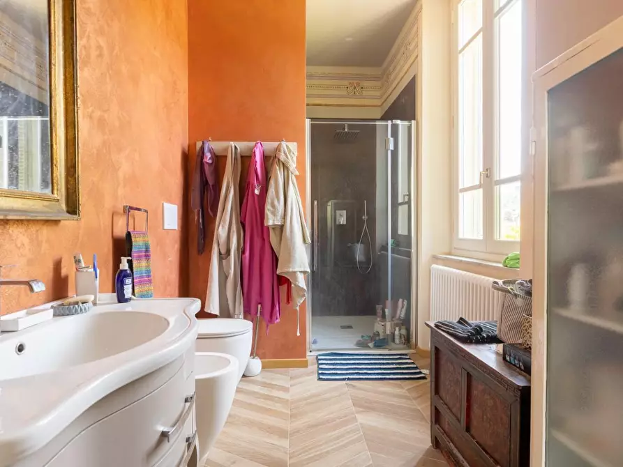 Immagine 17 di Villa in vendita  a Lucca