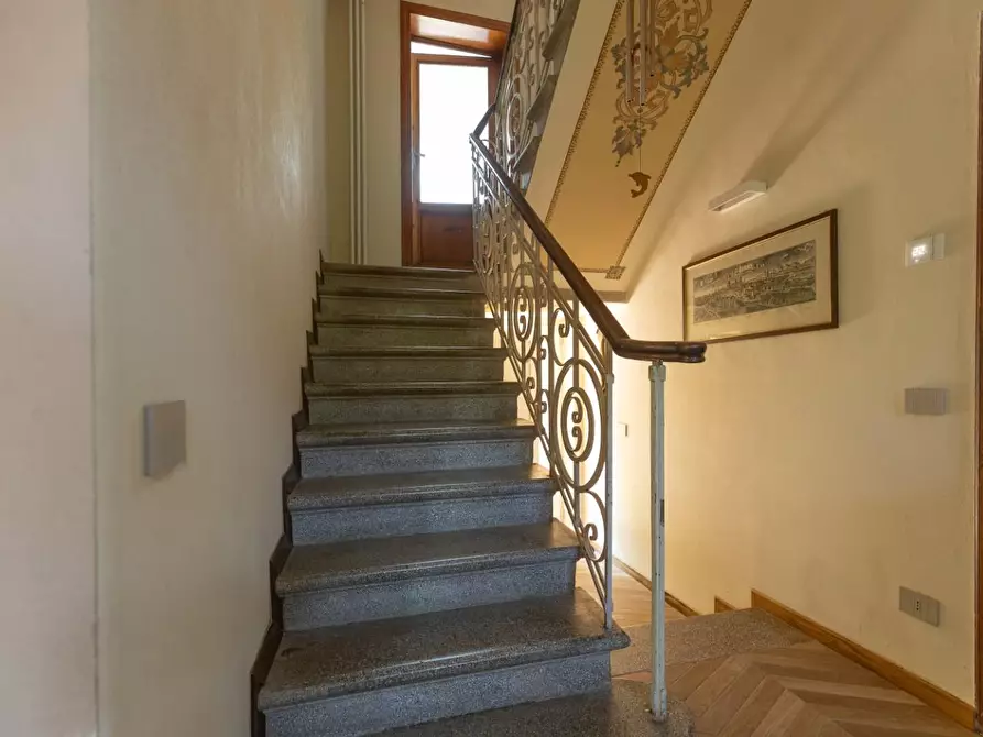 Immagine 10 di Villa in vendita  a Lucca
