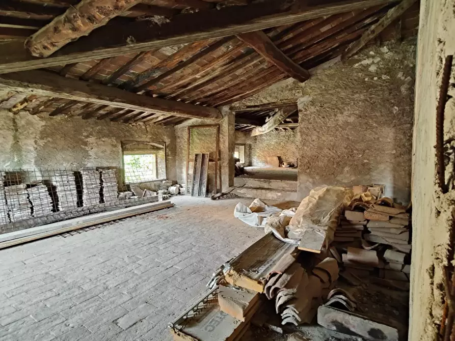 Immagine 25 di Casa colonica in vendita  a Calci
