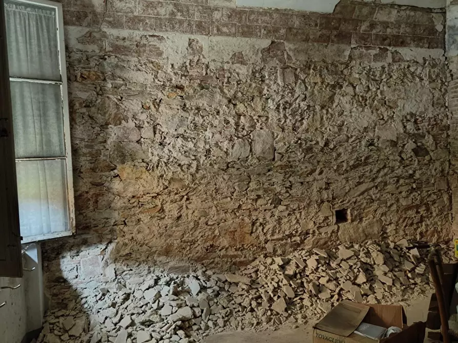 Immagine 32 di Casa colonica in vendita  a Calci